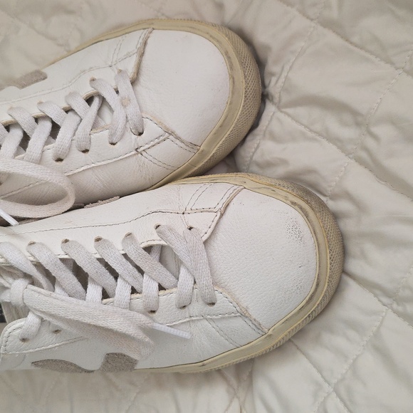 Veja Women's White Sneakers Size 7 (Katie # 21) - Picture 4 of 7